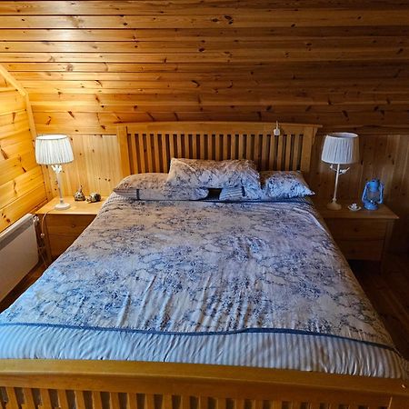 Forest Lodge Log Cabin - Ireland Баликонъл Екстериор снимка