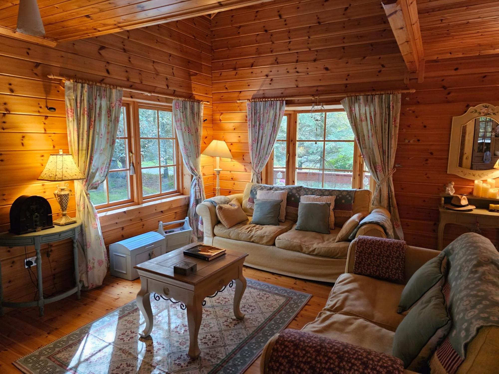 Forest Lodge Log Cabin - Ireland Баликонъл Екстериор снимка