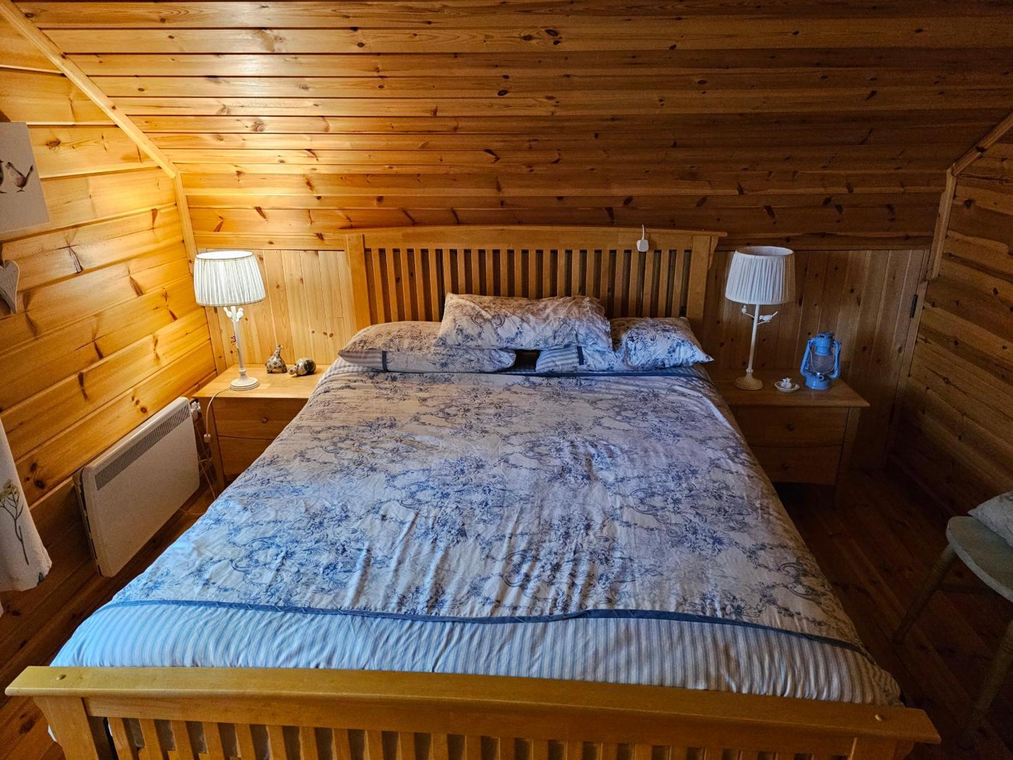 Forest Lodge Log Cabin - Ireland Баликонъл Екстериор снимка